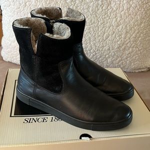 Frye women’s winter boots size 8